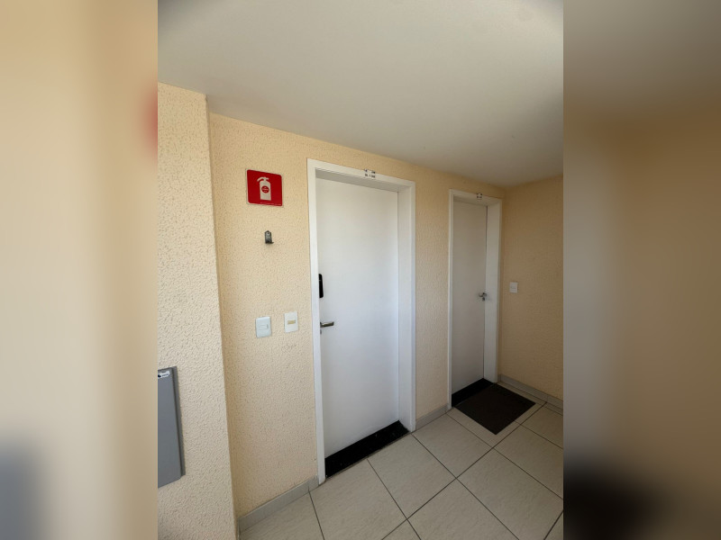 Apartamento à venda José de Alencar com 57m² e 2 quartos por R$ 179.000 - 02-curio-porta-de-entrada.jpg