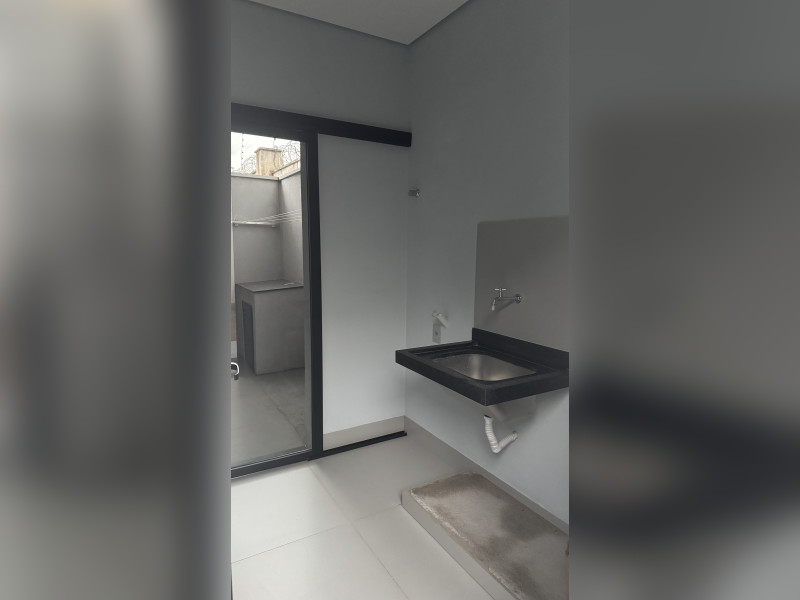 Casa de condomínio para alugar Grand Ville com 150m² e 3 quartos por R$ 8.000 - foto-raros-area-servico.jpeg