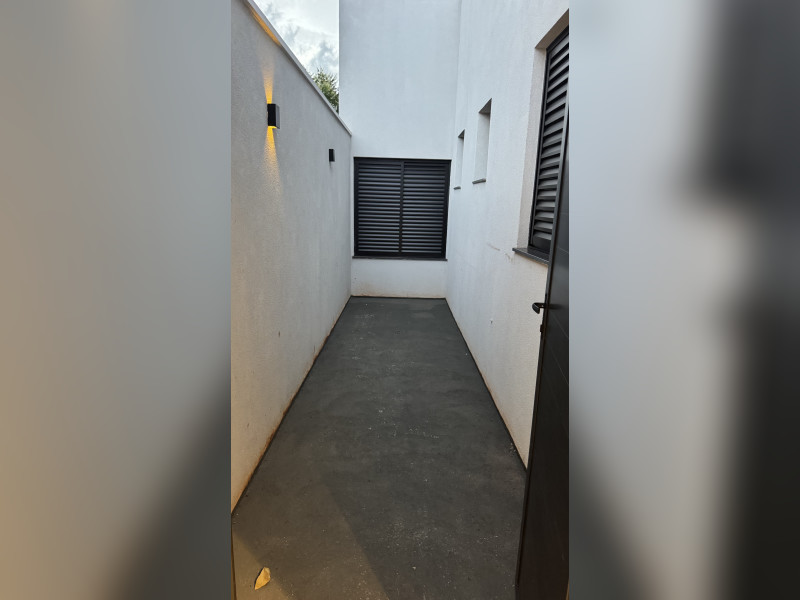 Casa de condomínio para alugar Grand Ville com 150m² e 3 quartos por R$ 8.000 - foto-raros-corredor-externo.jpeg