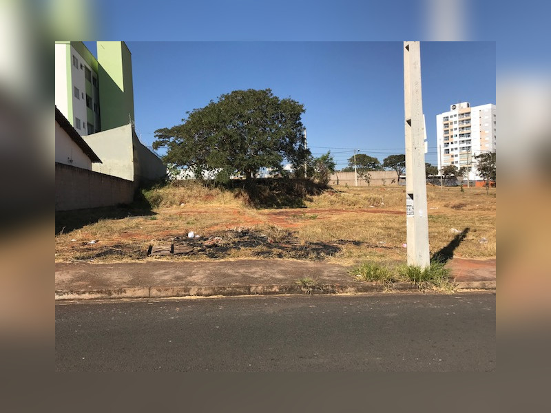 Terreno à venda Bosque dos Buritis com 770m² e 1 quarto por R$ 900.000 - terreno-bosque-frontal.jpg
