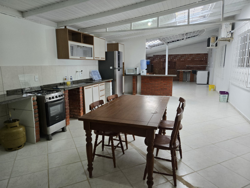 Casa à venda Ingleses do Rio Vermelho com 400m² e 4 quartos por R$ 1.500.000 - 20251227-162310.jpg