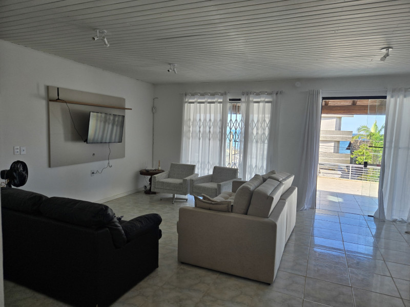 Casa à venda Ingleses do Rio Vermelho com 400m² e 4 quartos por R$ 1.500.000 - 20251227-162411.jpg