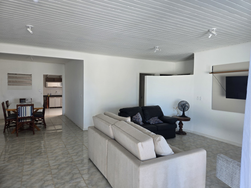 Casa à venda Ingleses do Rio Vermelho com 400m² e 4 quartos por R$ 1.500.000 - 20251227-162456.jpg