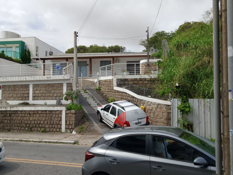 Casa à venda Ingleses do Rio Vermelho com 400m² e 4 quartos por R$ 1.500.000 - img-20251229-wa0015.jpg
