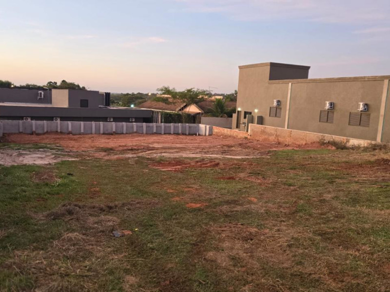 imóvel com 913m² - Terras da Barra - Mendonca