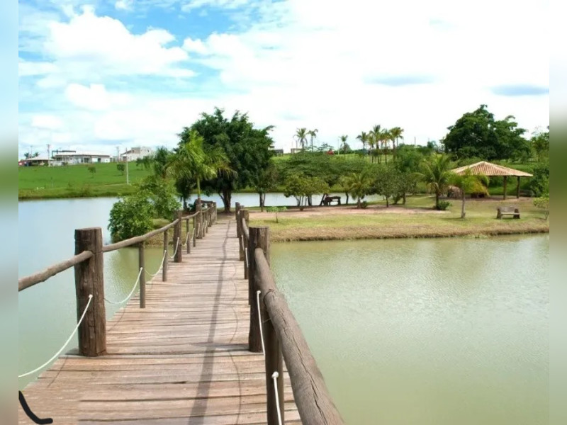 imóvel com 913m² - Terras da Barra - Mendonca