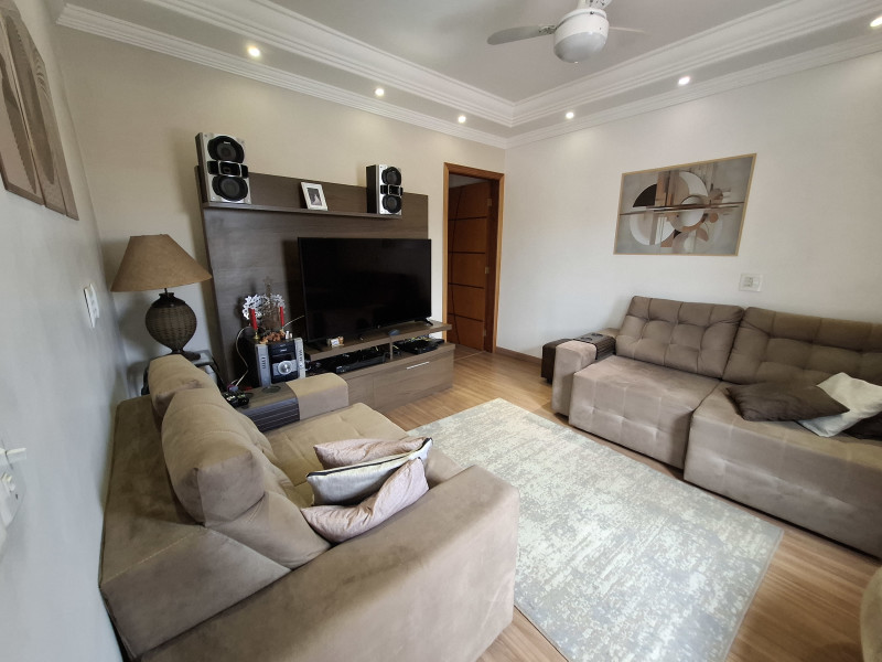 Casa à venda Jardim dos Oliveiras com 188m² e 3 quartos por R$ 800.000 - 1000340901.jpg