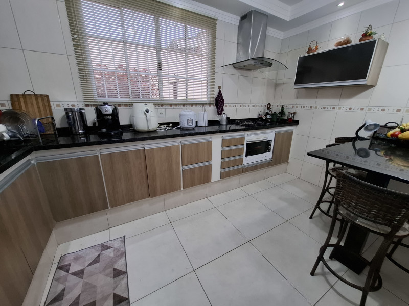 Casa à venda Jardim dos Oliveiras com 188m² e 3 quartos por R$ 800.000 - 1000340944.jpg