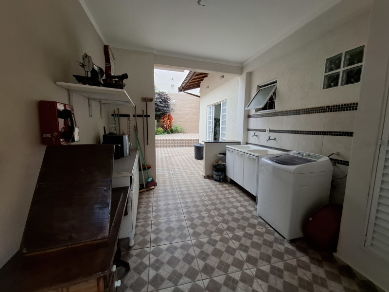 Casa à venda Jardim dos Oliveiras com 188m² e 3 quartos por R$ 800.000 - 1000340960.jpg