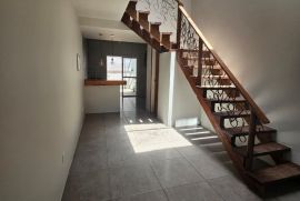 Casa à venda Ipanema com 110m² - 2 dormitórios -  vaga - R$ 538.000 - escada-ornamental.jpeg