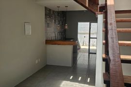 Casa à venda Ipanema com 110m² - 2 dormitórios -  vaga - R$ 538.000 - escada-x-sala-x-cozinha.jpeg
