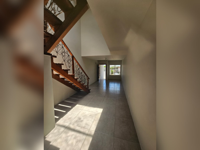 Casa à venda Ipanema com 110m² e 2 quartos por R$ 538.000 - sala-vista-fundos-x-frente.jpeg