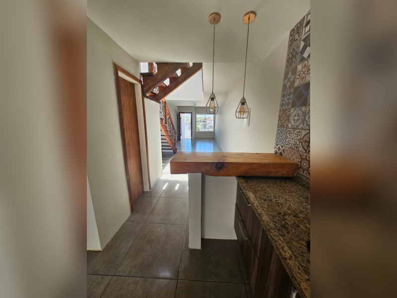 Casa à venda Ipanema com 110m² e 2 quartos por R$ 538.000 - vista-cozinha-x-sala-integrada.jpeg