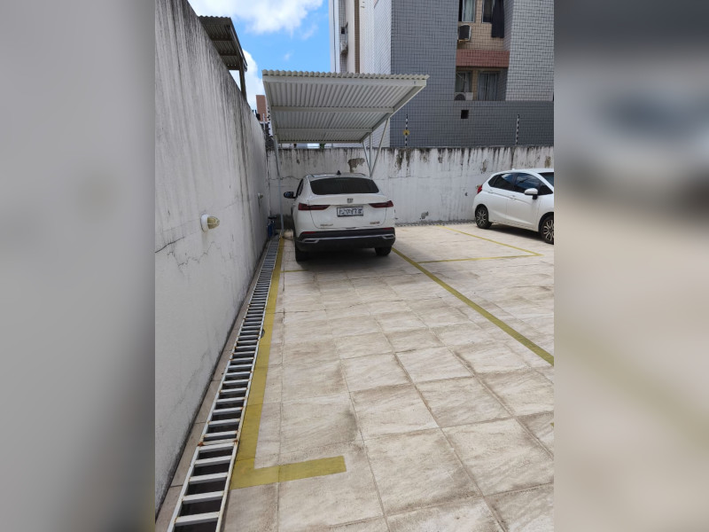 Apartamento à venda Bessa com 82m² e 3 quartos por R$ 670.000 - foto-22-duas-garagens-uma-coberta.jpg