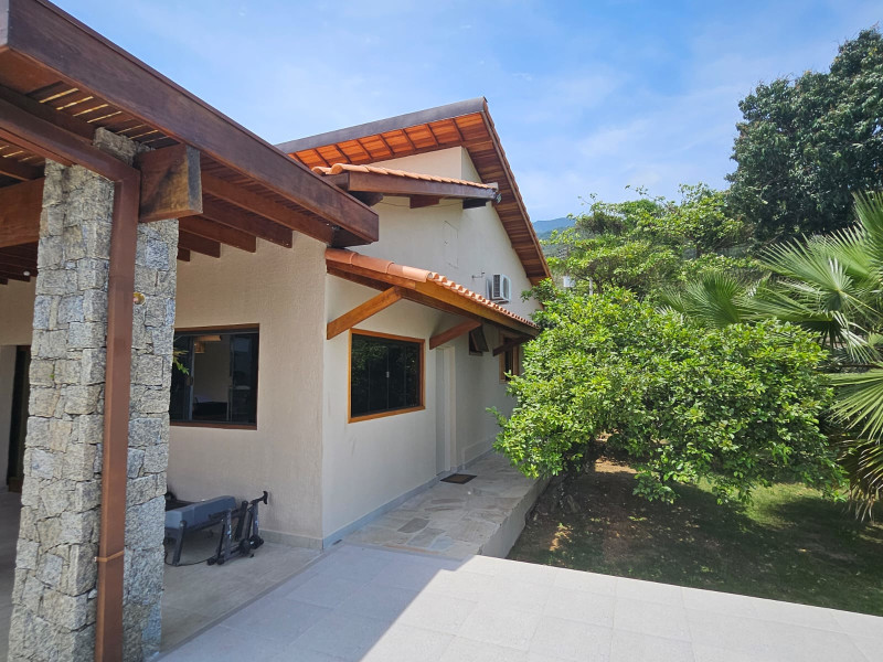 Casa à venda Feiticeira (Cambaquara) com 330m² e 4 quartos por R$ 3.300.000 - acessolateral.jpeg