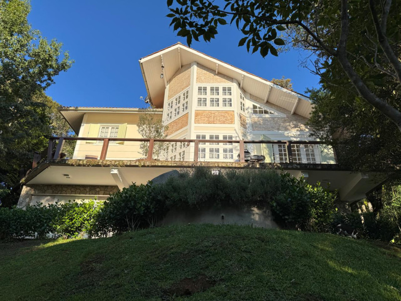 Casa à venda centro com 350m² e 5 quartos por R$ 3.300.000 - famodkgvu27ehe88bj34c-pf.jpeg