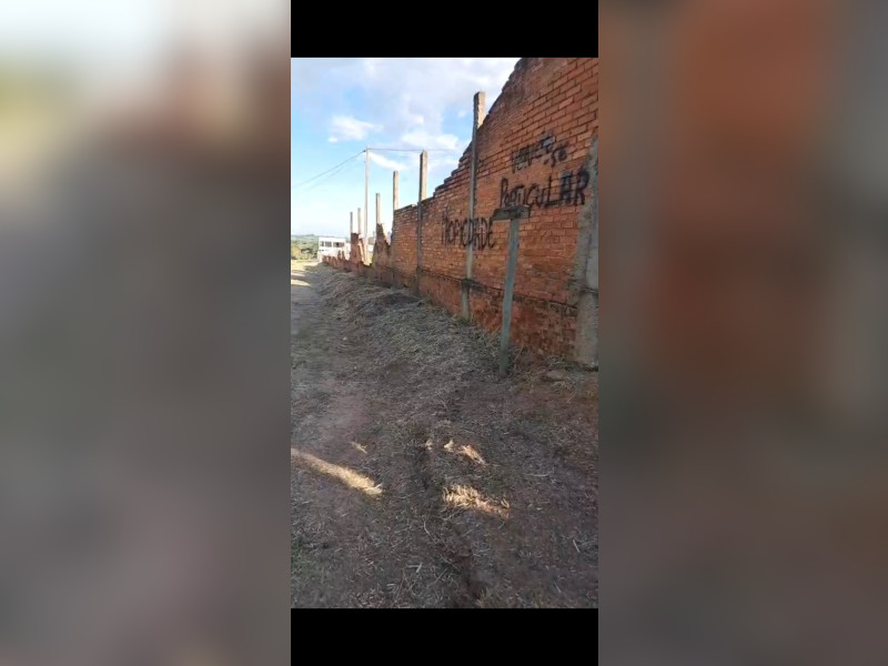 Chácara à venda Centro com 2400000m² e 4 quartos por R$ 500.000 - 1001313183.jpg