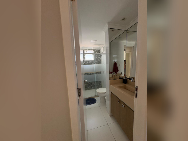 Apartamento à venda Costa Azul com 78m² e 3 quartos por R$ 410.000 - wc-social-3.jpg