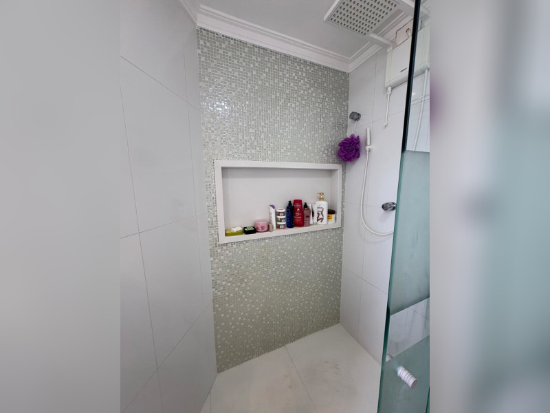 Apartamento à venda Costa Azul com 78m² e 3 quartos por R$ 410.000 - wc-suite-3.jpg