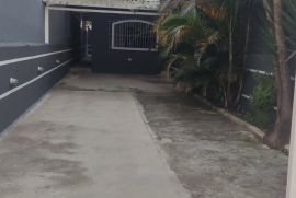 Casa à venda Vila Nova Bonsucesso com 200m² - 4 dormitórios -  vagas - R$ 750.000 - garagem-2.jpeg