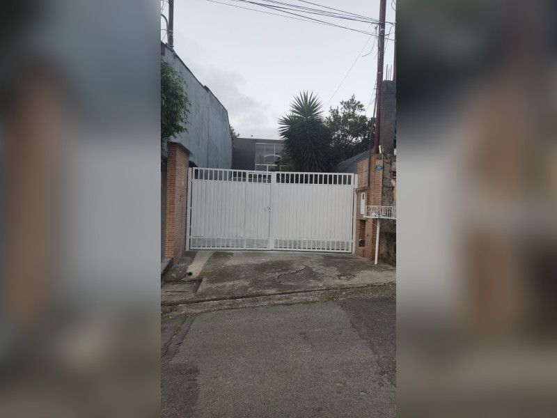 Casa à venda Vila Nova Bonsucesso com 200m² e 4 quartos por R$ 750.000 - portao.jpeg