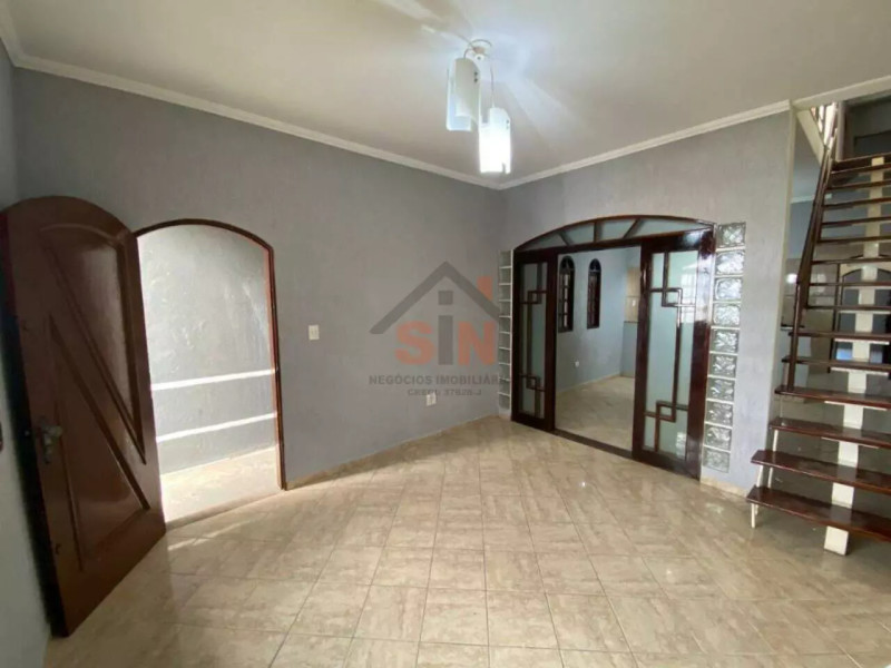 Casa à venda Vila Nova Bonsucesso com 200m² e 4 quartos por R$ 750.000 - sala2.jpg