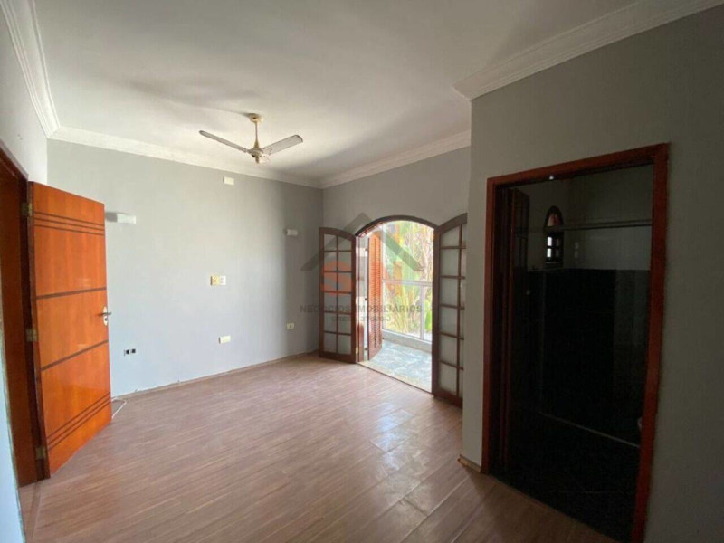 Casa à venda Vila Nova Bonsucesso com 200m² e 4 quartos por R$ 750.000 - suite.jpg