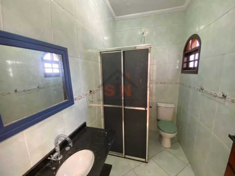 Casa à venda Vila Nova Bonsucesso com 200m² e 4 quartos por R$ 750.000 - wc.jpg