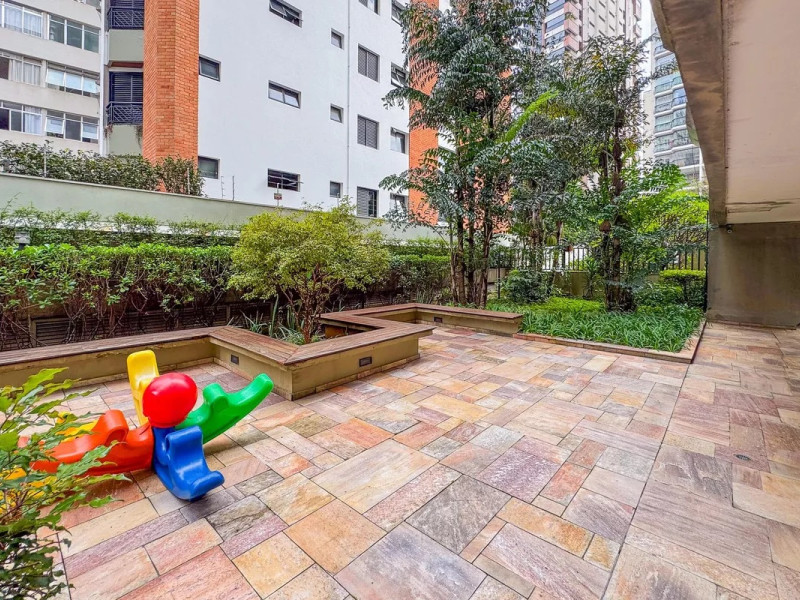 Apartamento à venda Vila Mariana com 100m² e 3 quartos por R$ 990.000 - 12e-hall-entrada-05-patio-esq2.jpg