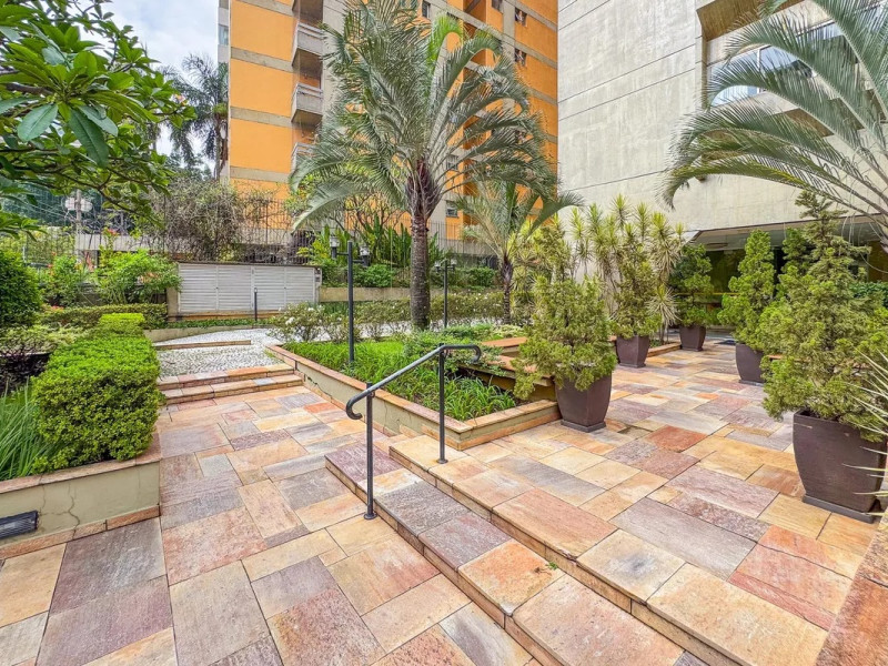 Apartamento à venda Vila Mariana com 100m² e 3 quartos por R$ 990.000 - 12g-hall-entrada-07-jardim.jpg