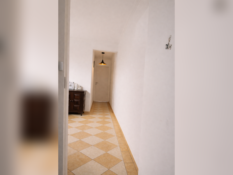 Casa à venda Jardim Sílvia com 173m² e 3 quartos por R$ 397.000 - sobrado-aconchegante-embu-das-artes-corredor-interno-acesso-quartos-iluminacao-pendente-e-piso-ceramico.png
