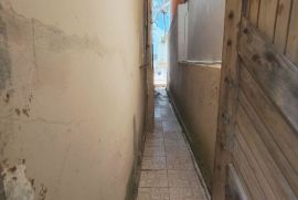 Casa à venda Jaua  com 300m² - 3 dormitórios -  vagas - R$ 750.000 - entrada-lateral-independente.jpg