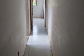 Casa à venda Jardim Hercilia com 138m² - 3 dormitórios -  vagas - R$ 710.000 - corredor-dorm.jpeg