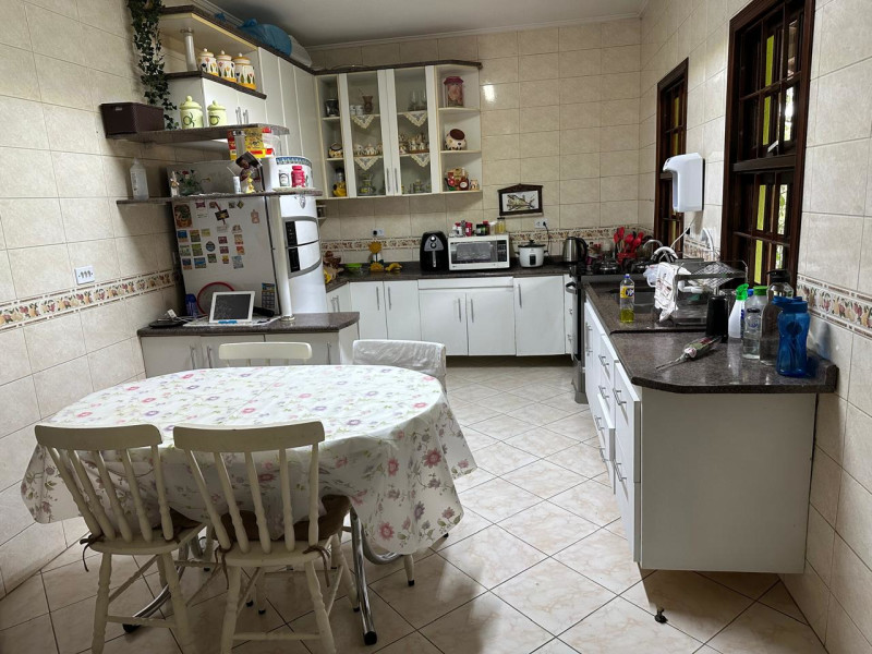 Casa de condomínio à venda São Fernando Residencia com 268m² e 7 quartos por R$ 1.250.000 - f12-cozinha.jpeg