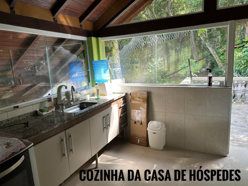 Casa de condomínio à venda São Fernando Residencia com 268m² e 7 quartos por R$ 1.250.000 - f14-cozinha-hospedes.jpeg