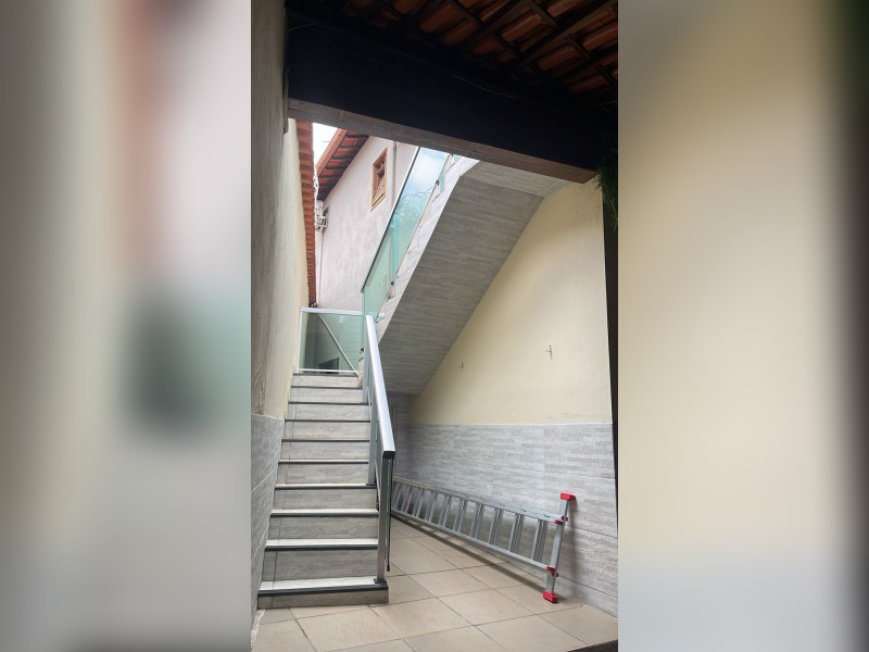 Casa à venda Centro com 190m² e 3 quartos por R$ 870.000 - entrada-lateral-da-sala-2-piso.jpeg