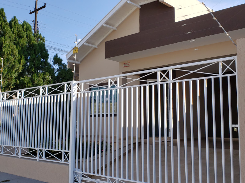 Casa à venda Jardim Morumbi com 130m² e 3 quartos por R$ 560.000 - casa-frente-detalhe.jpg