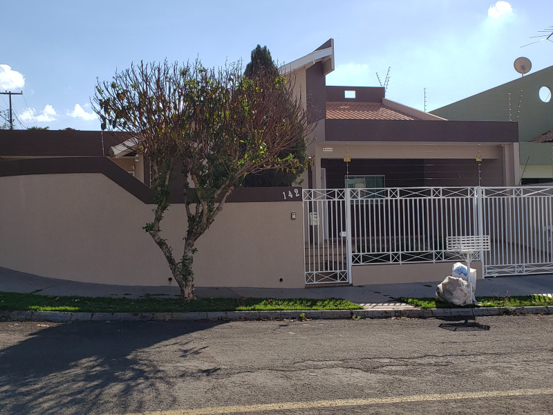 Casa à venda Jardim Morumbi com 130m² e 3 quartos por R$ 560.000 - casa-frente.jpg