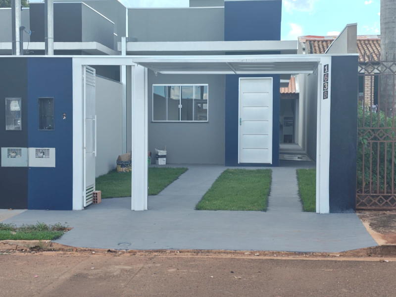 Casa à venda Jardim Itália com 68m² e 2 quartos por R$ 300.000 - 2-fachada-da-casa-com-o-portao-aberto.jpg