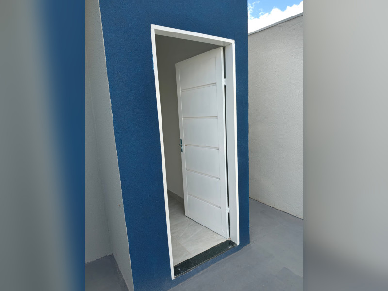 Casa à venda Jardim Itália com 68m² e 2 quartos por R$ 300.000 - 3-porta-da-sala.jpg