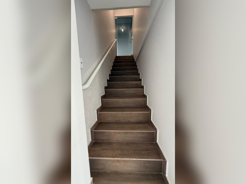 Casa à venda Areias com 310m² e 3 quartos por R$ 1.650.000 - escada-do-1o-piso-para-o-2o-piso.jpeg