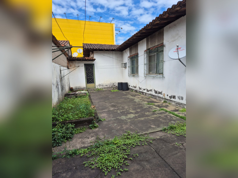 Casa à venda Imbaúbas com 168m² e 3 quartos por R$ 1.200.000 - lateral-canteiro.jpeg