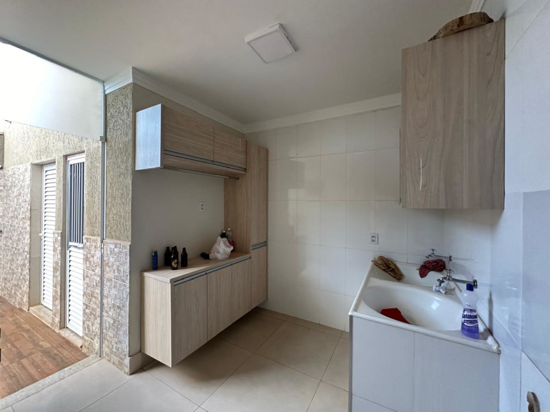 Casa à venda Parque das Laranjeiras II com 220m² e 3 quartos por R$ 650.000 - foto-01.jpeg