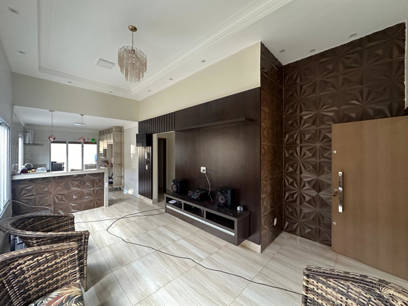 Casa à venda Parque das Laranjeiras II com 220m² e 3 quartos por R$ 650.000 - foto-06.jpeg