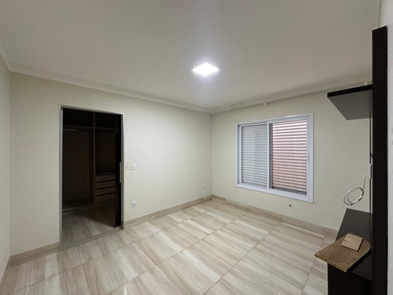 Casa à venda Parque das Laranjeiras II com 220m² e 3 quartos por R$ 650.000 - foto-07.jpeg