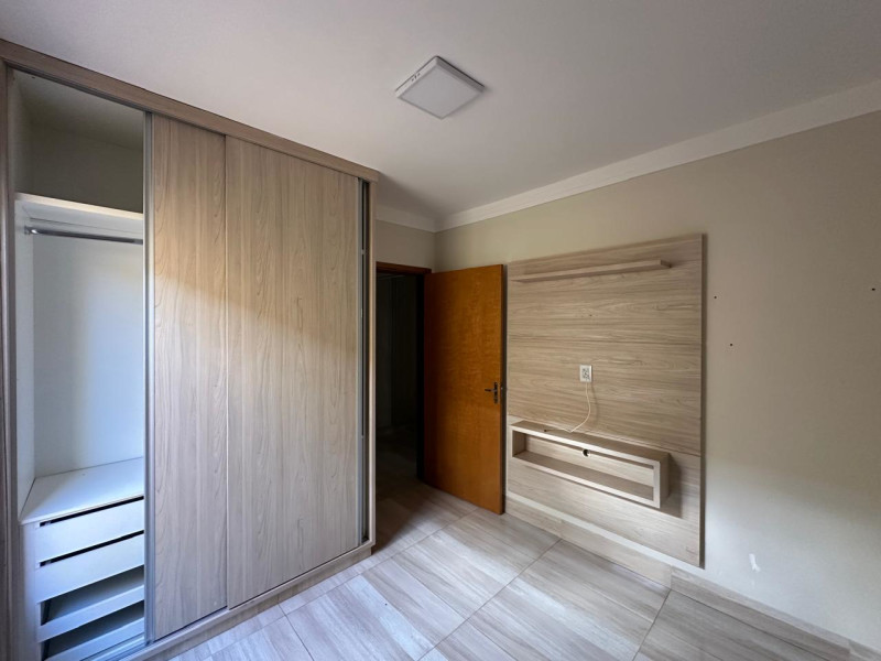 Casa à venda Parque das Laranjeiras II com 220m² e 3 quartos por R$ 650.000 - foto-16.jpeg