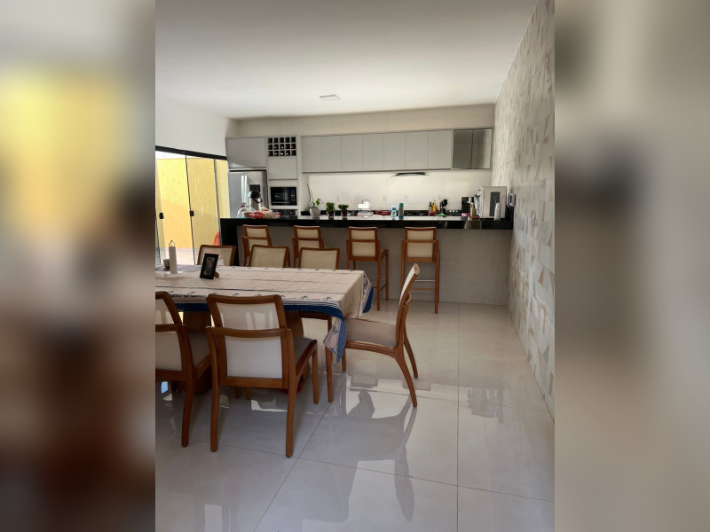 Casa à venda Centro com 360m² e 3 quartos por R$ 900.000 - b5590dcc-57f1-476e-8035-f7c006036fd9.jpeg