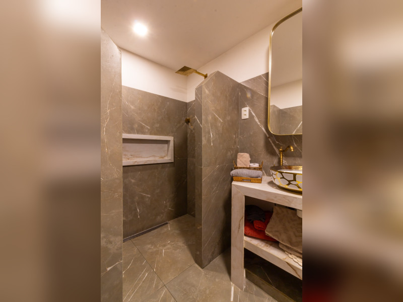 Apartamento à venda Copacabana com 85m² e 2 quartos por R$ 1.350.000 - casa-12-chuveiro-duplo-banheiro-social.jpeg