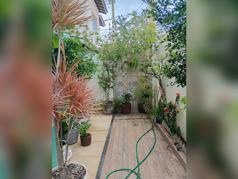 Casa à venda Recreio Ipitanga com 130m² e 4 quartos por R$ 720.000 - jardim.jpeg