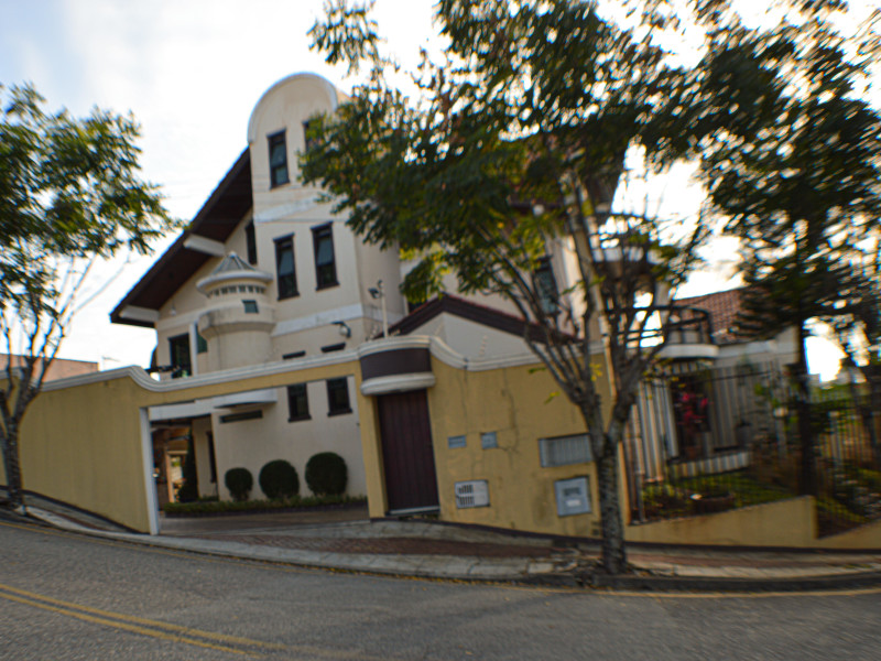 Casa à venda Jardim Eltonville com 589m² e 5 quartos por R$ 2.490.000 - rua-lateral.jpg